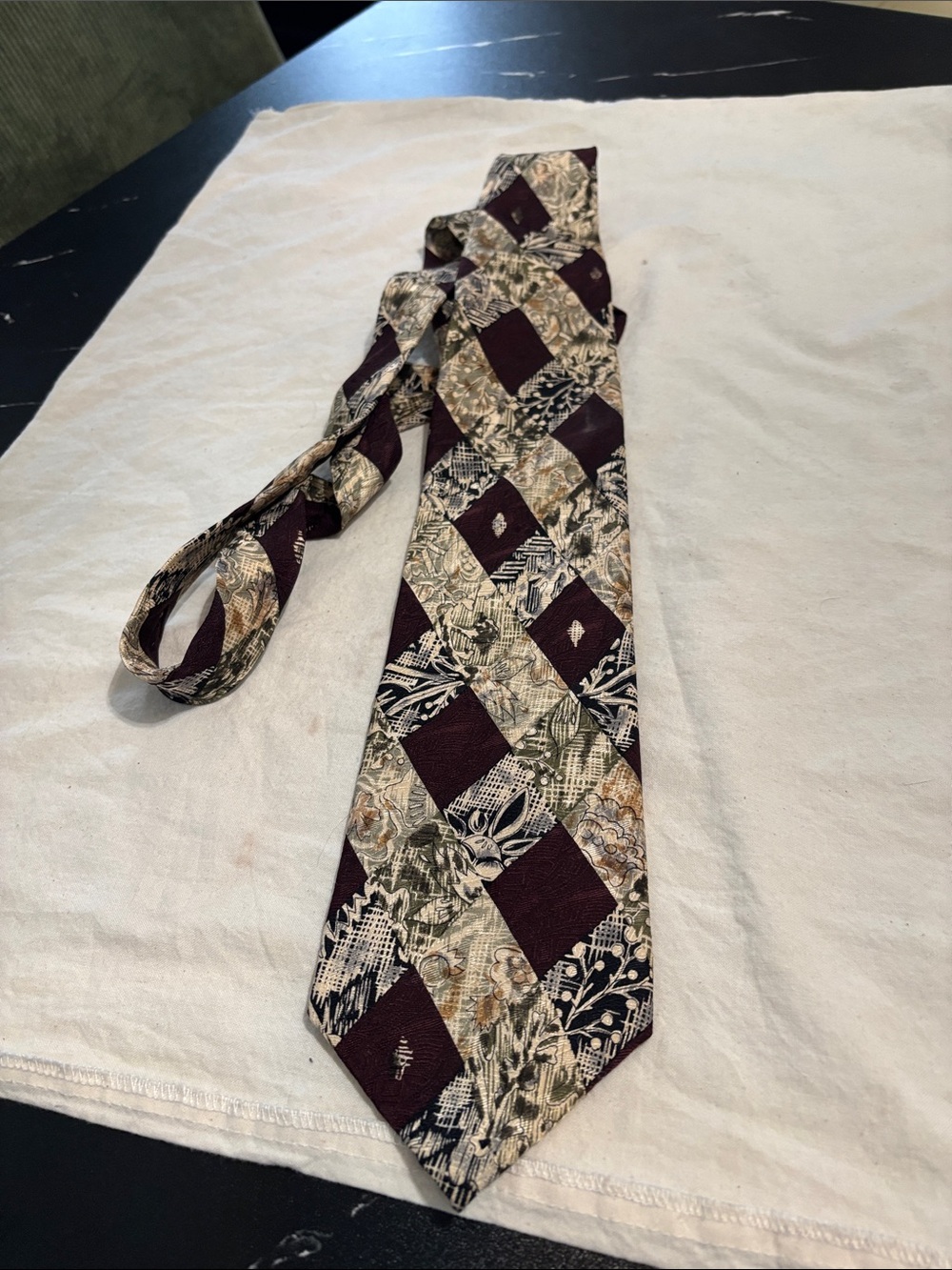 Men's Burgundy and Beige Patterned Tie - Classic Diamond Print